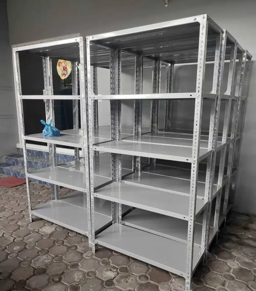 Rak besi siku lubang