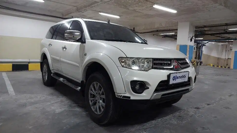 DP MURAH Mitsubishi Pajero Sport 3.0 Bensin-AT 2015  CBCYB