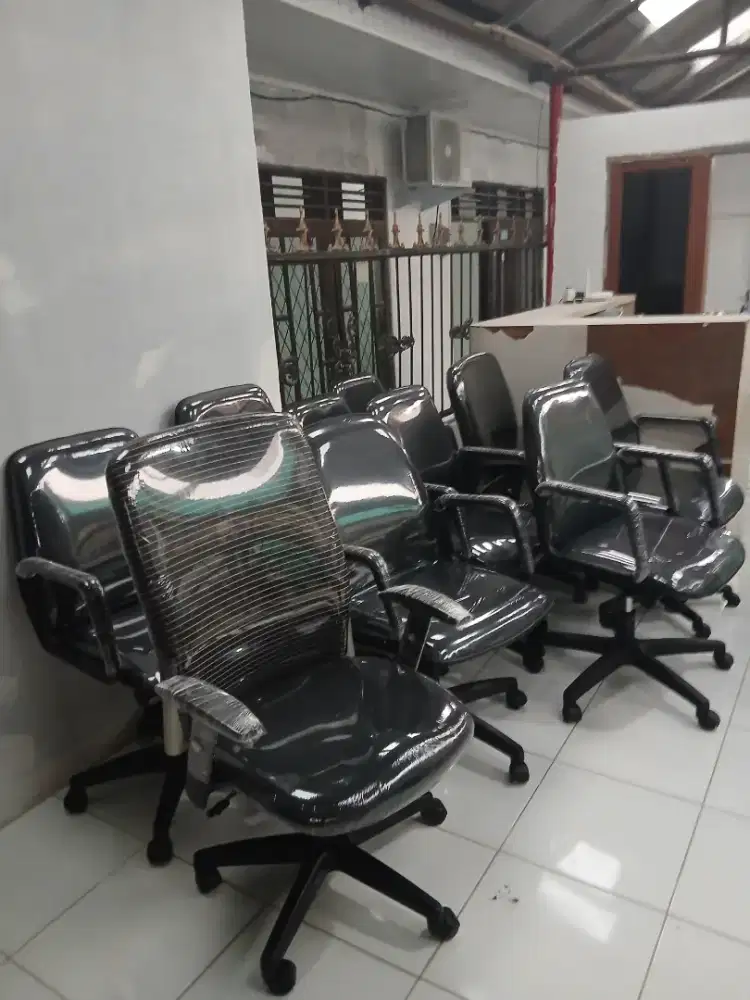 kursi staf kantor