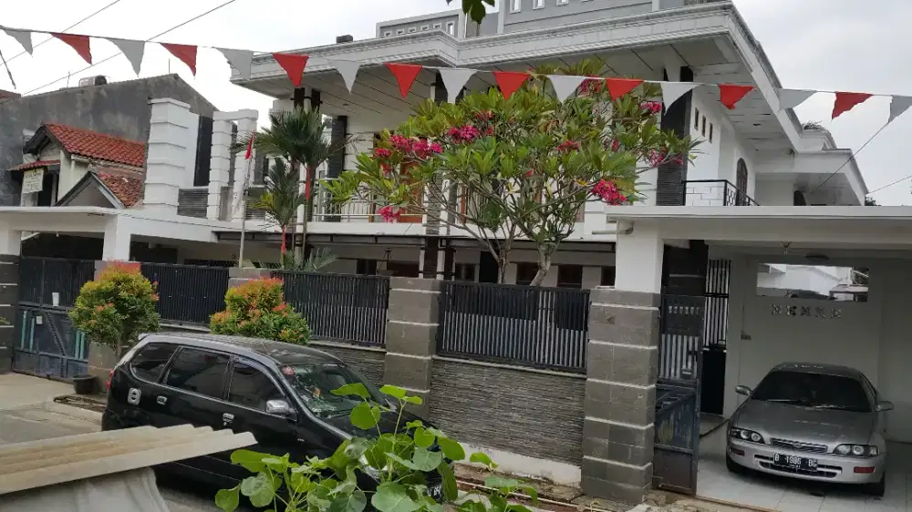 Rumah 2 lantai disewakan