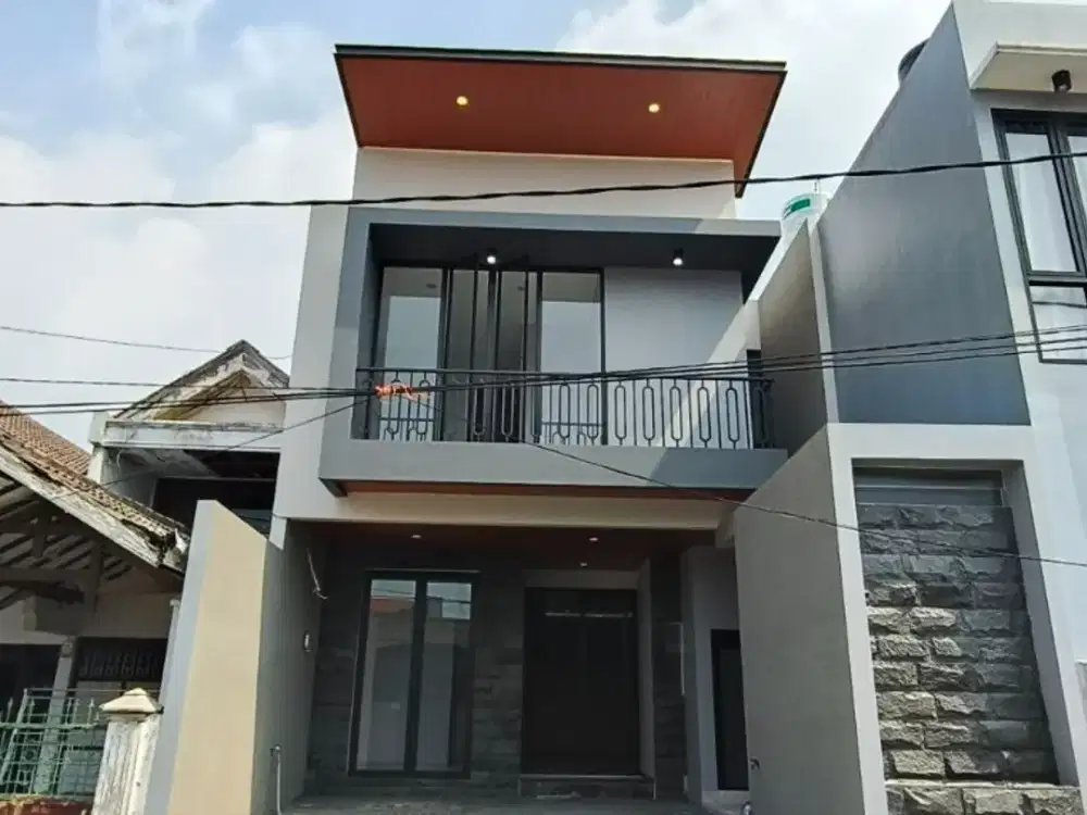 Dijual rumah baru 2 lantai strategis dekat stesia dan sekolah petra dekat galaxy mall manyar tirtoyoso surabaya
