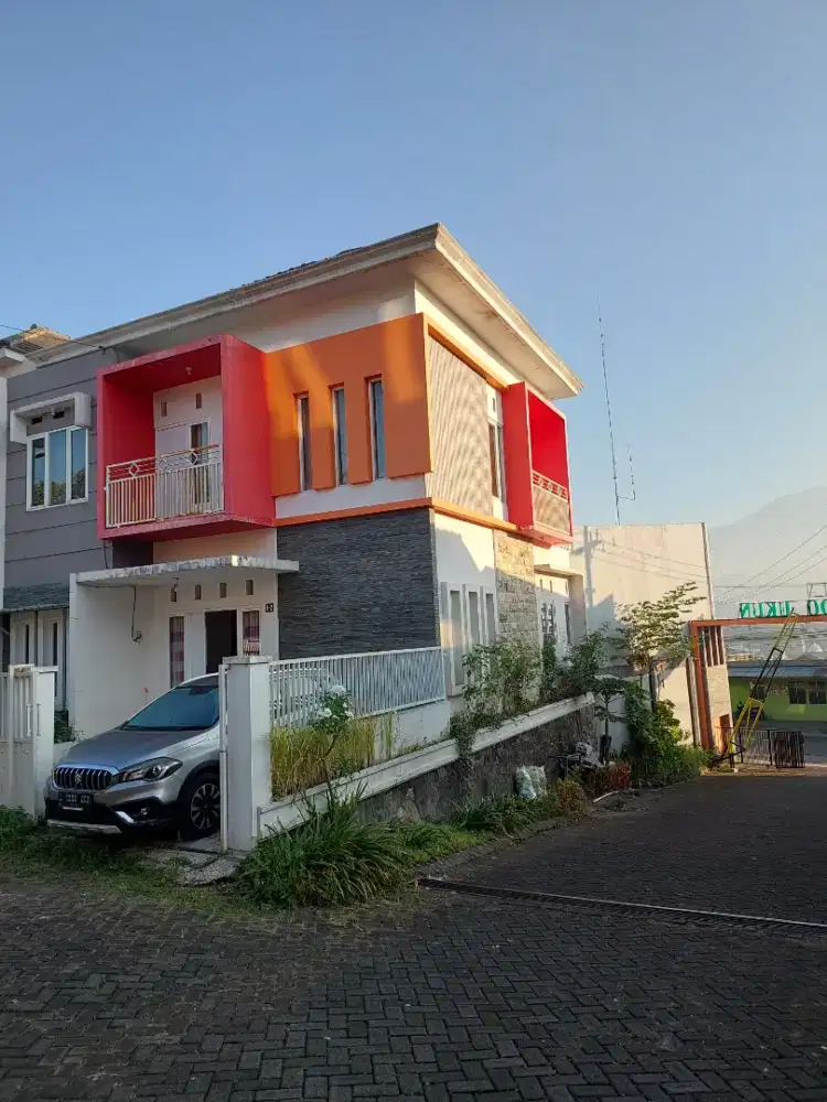 VILLA 2 LANTAI DI MALANG – UNIT LANGKA, INVESTASI MENJANJIKAN!