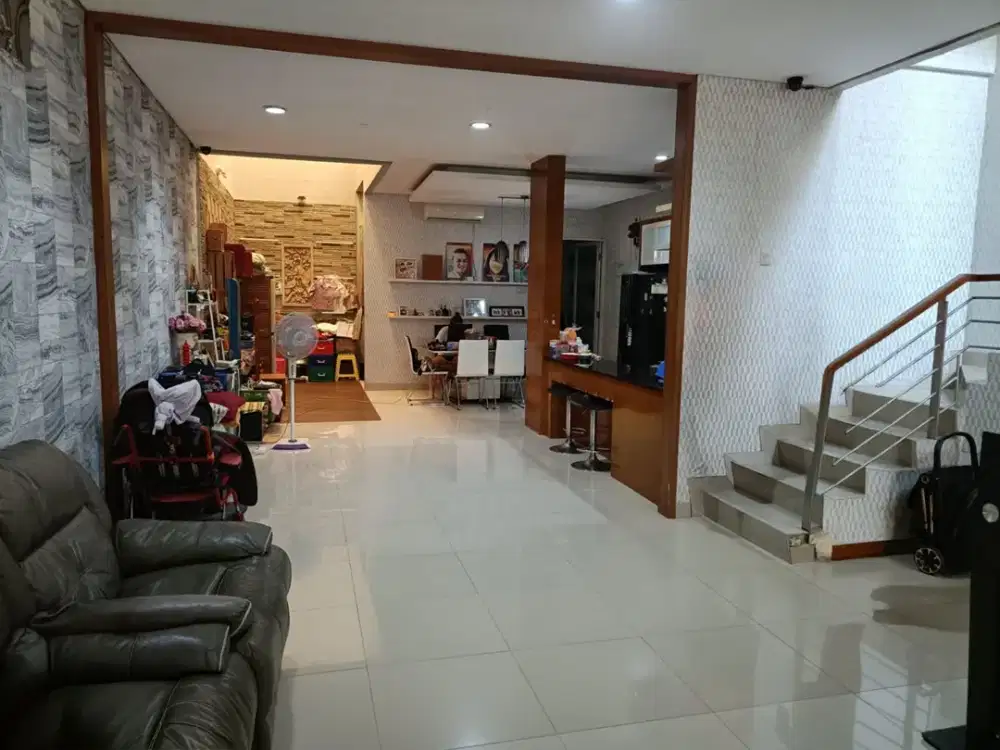 RUMAH GRISENDA DI PIK
