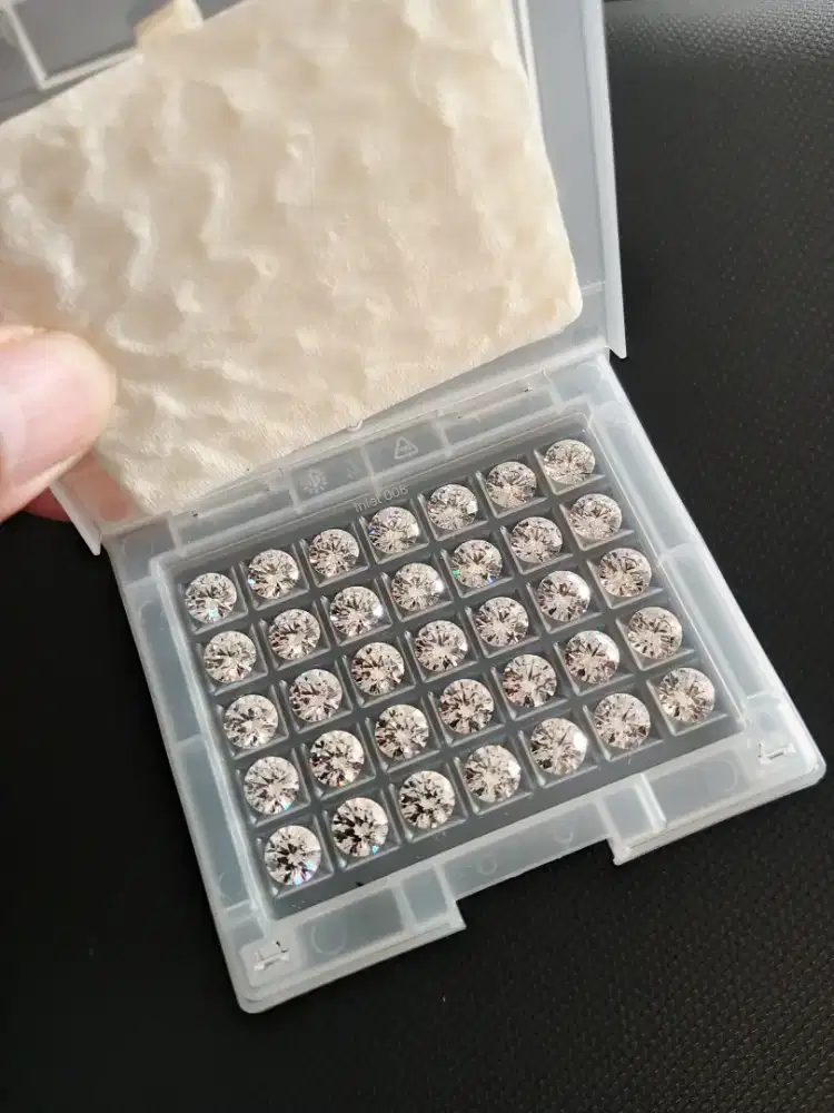 DIAMOND ZIRCON SWAROVSKI WHITE ROUND