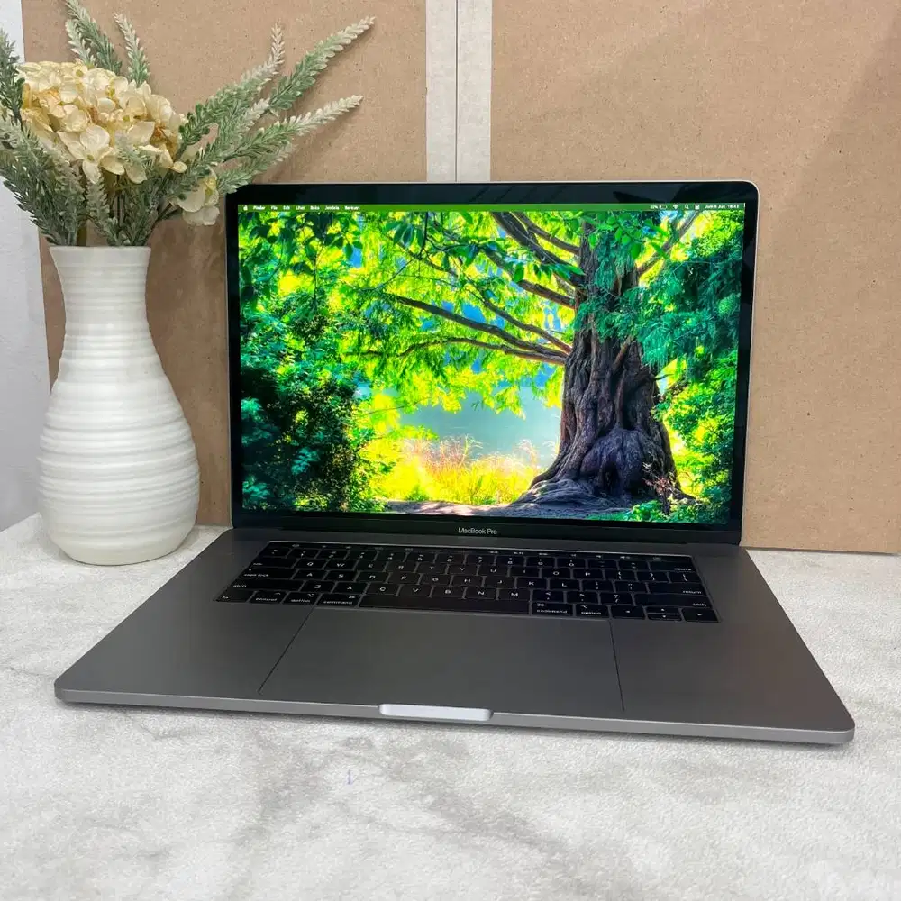 MacBook Pro 15 inch Touchbar 2019 i7 RAM 16GB SSD 256GB