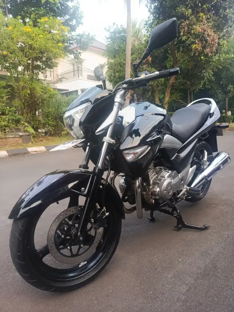 Suzuki GW 250 Inazuma Tahun 2013