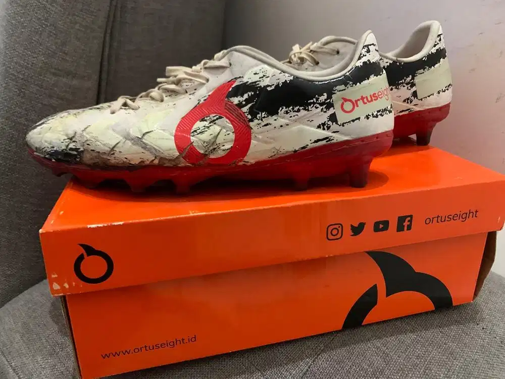 Sepatu sepak bola ortuseight inferno fg size 40 banyak minus box rusak