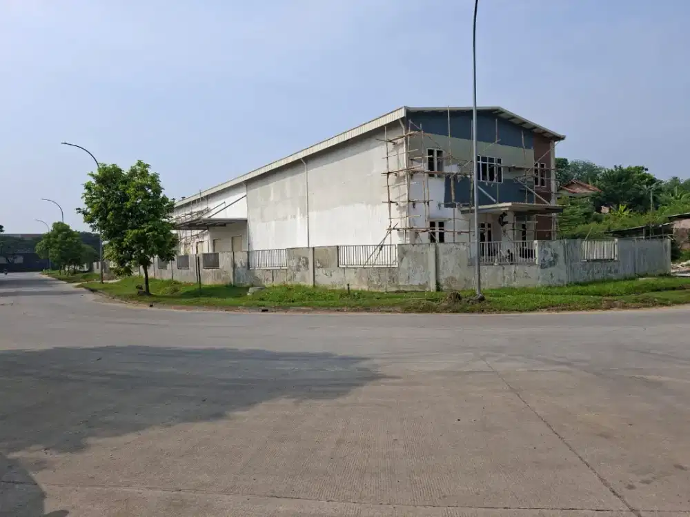 Dijual /Sewa Gudang +Kantor  baru jadi ada 4 pintu loading doc