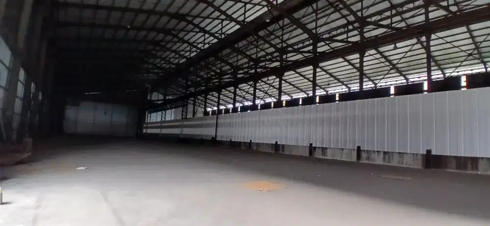 Disewakan Gudang Bagus parkir luas dkt ke tol akses kont 40 ft