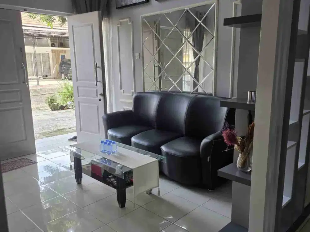 DISEWAKAN RUMAH BESAR CIPUTRA WF