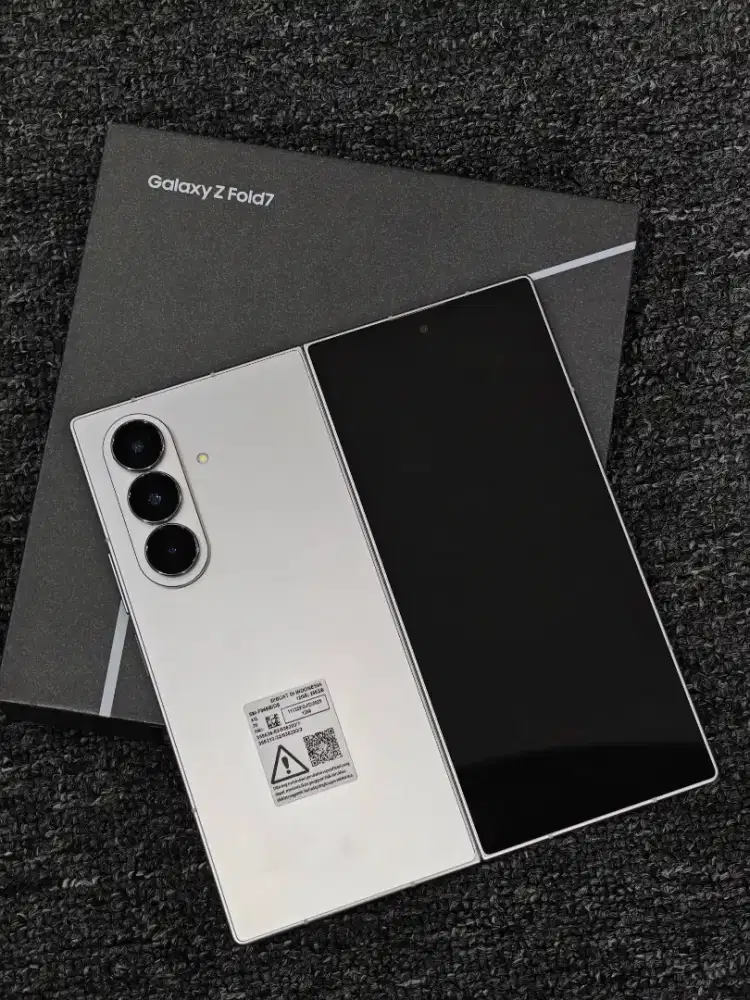 Samsung Z Fold7 12/256 second