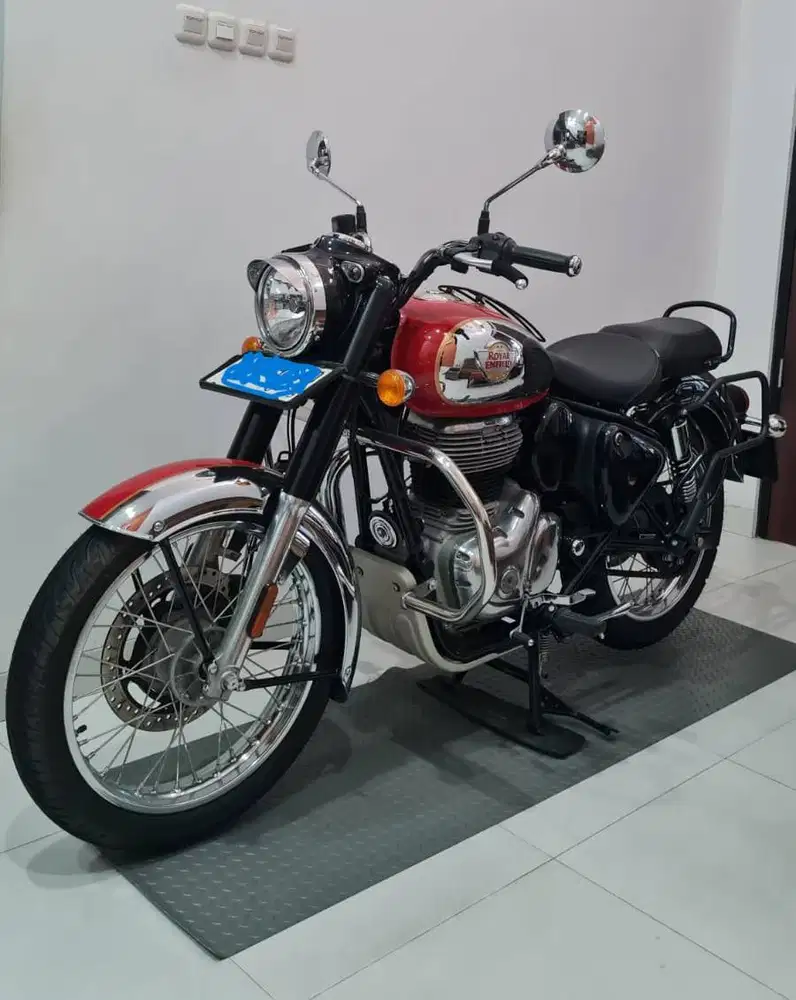Royal Enfield Chrome Red 2023