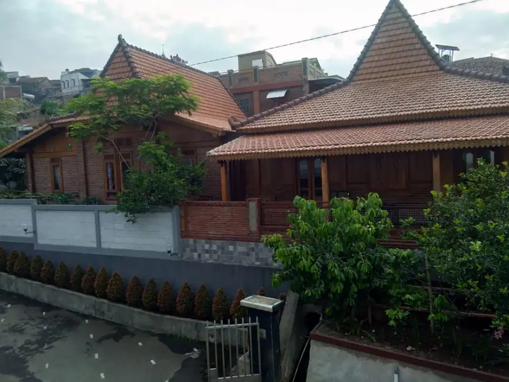 DIJUAL RUMAH JOGLO