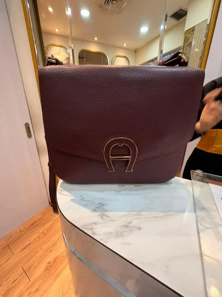 ORIGINAL TAS AIGNER BURGUNDY