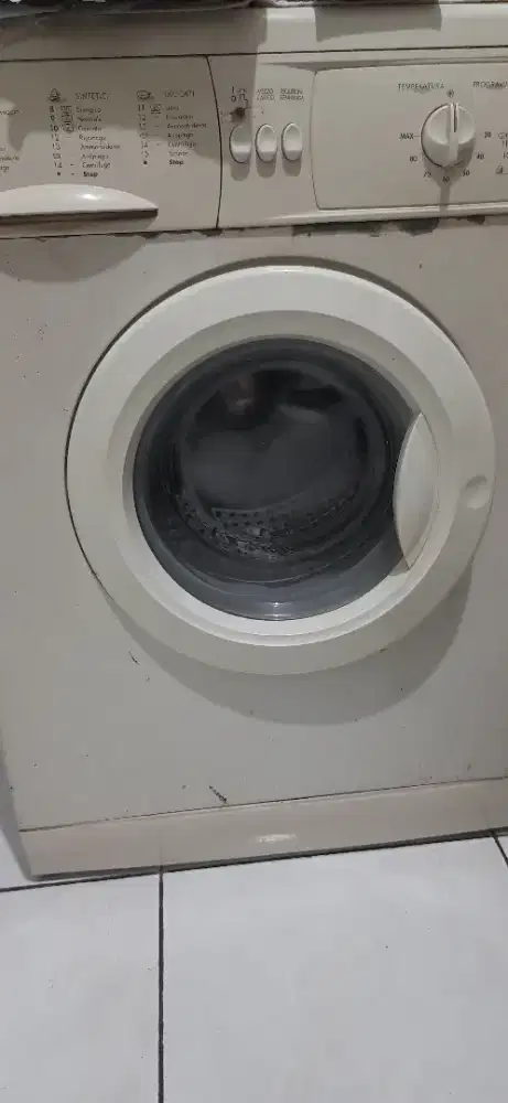 Mesin cuci Indesit 1 tabung buka depan