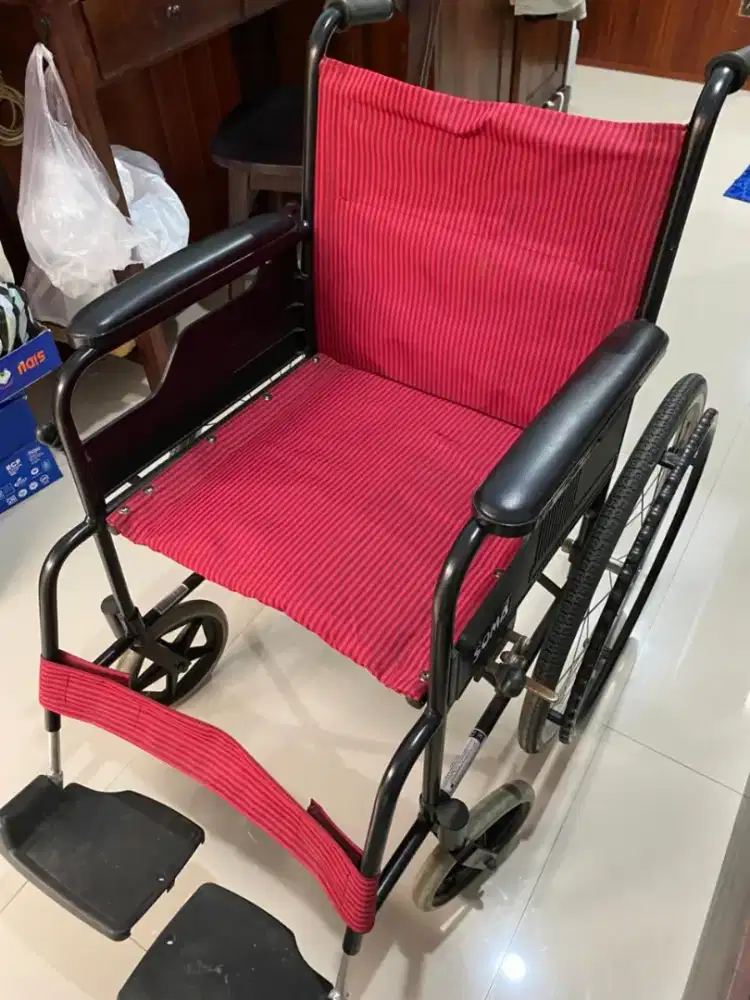 Kursi roda bekas kondisi mulus like new roda besar
