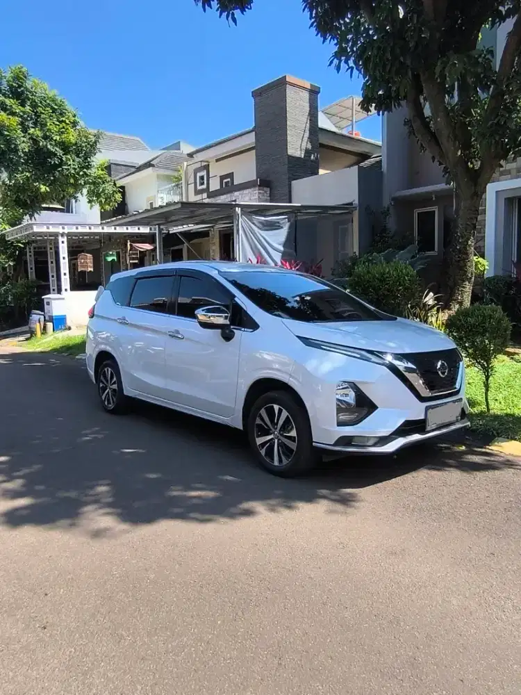 Nissan LIVINA VL (tipe tertinggi) tahun 2022 (NIK 2021) Putih Mutiara