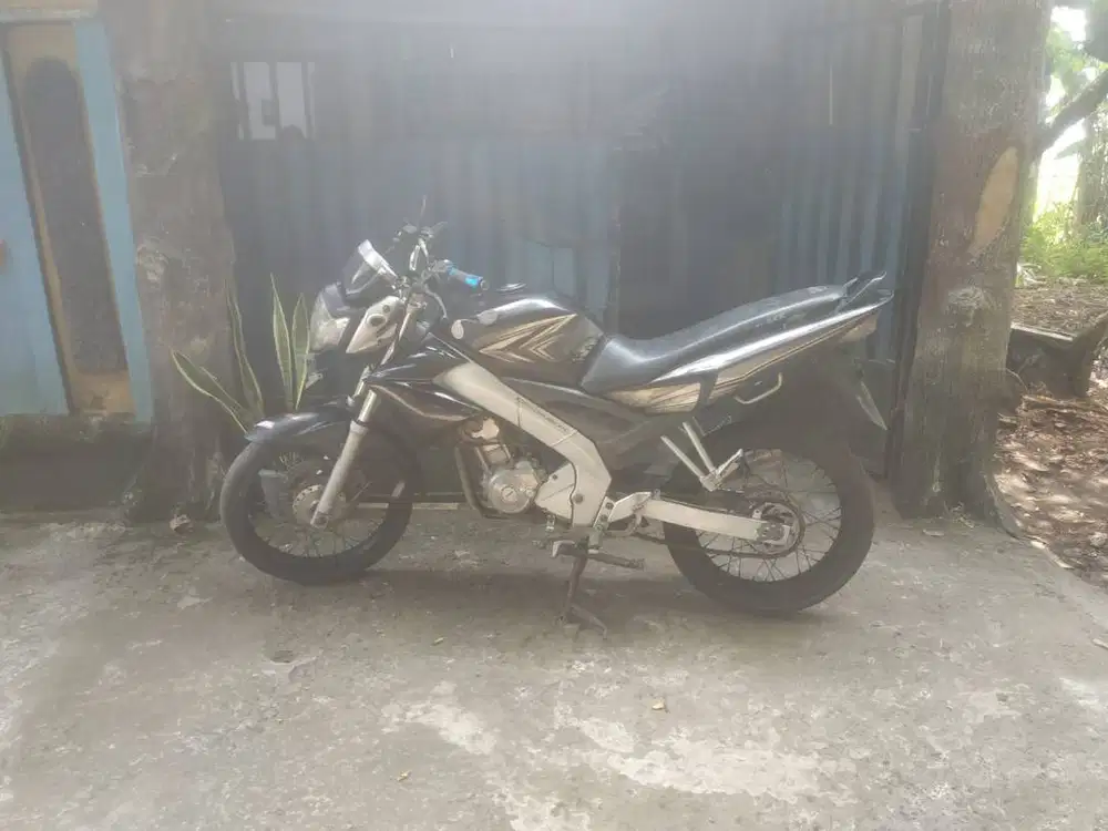 Vixion old hitam