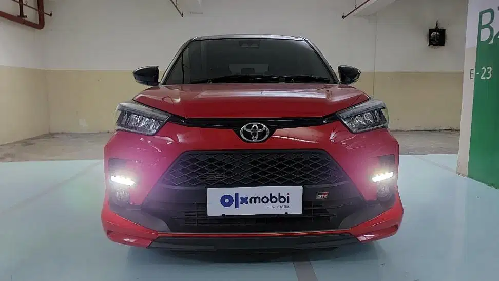 TDP 11 JT Toyota Raize 1.0 GR Sport TSS Two Tone Bensin-AT Hitam 2022