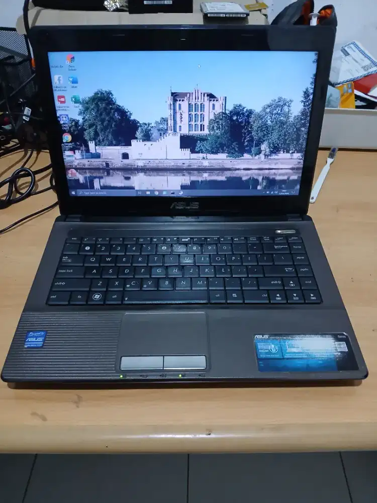 Laptop Asus K43U ,Processor Amd E Dengan VGA Amd Radeon