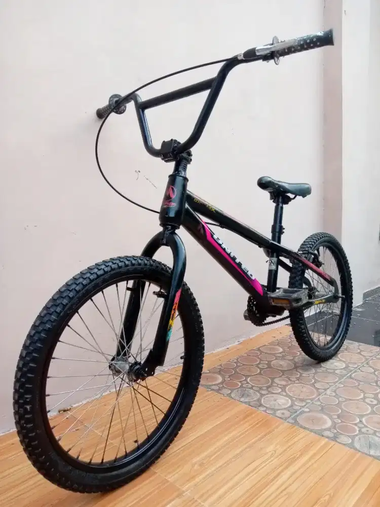 Sepeda BMX Ukuran 20.