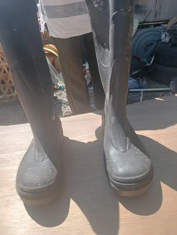 Sepatu Kerja berat ukuran No 41 dgn 42