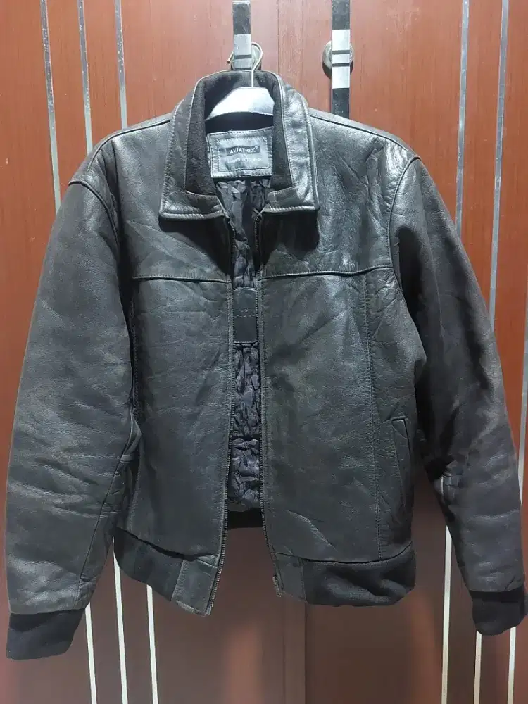 Jaket kulit bomber