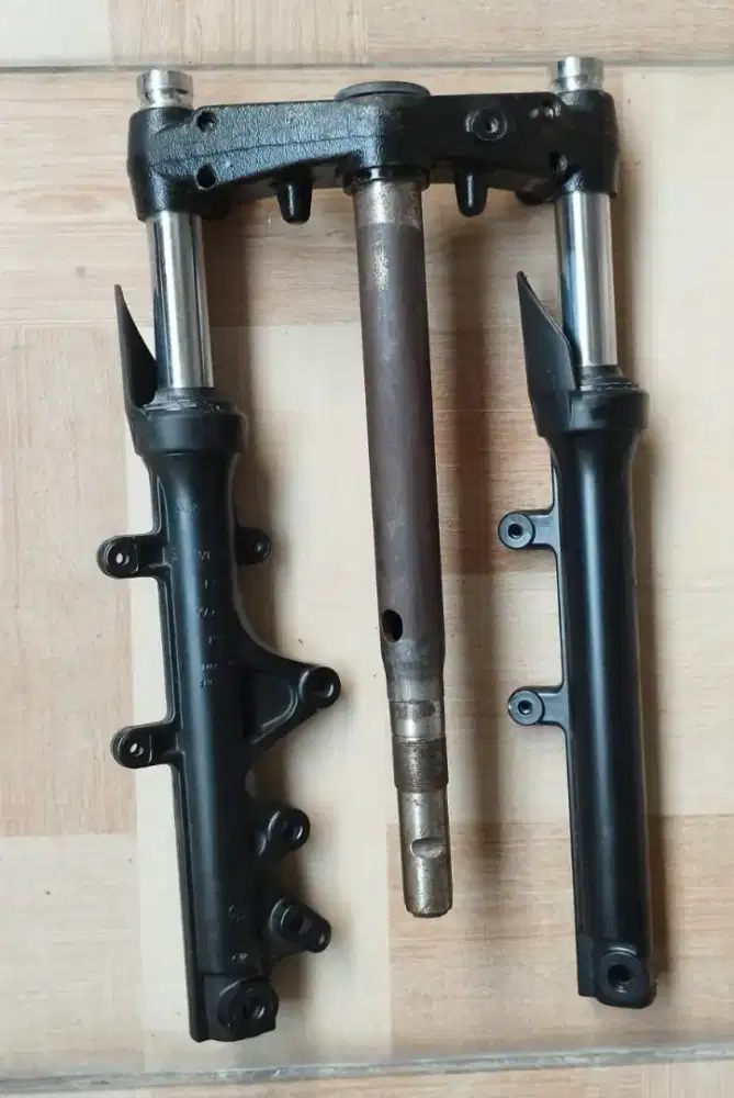 Shock depan Aerox original lengkap dengan segitiga