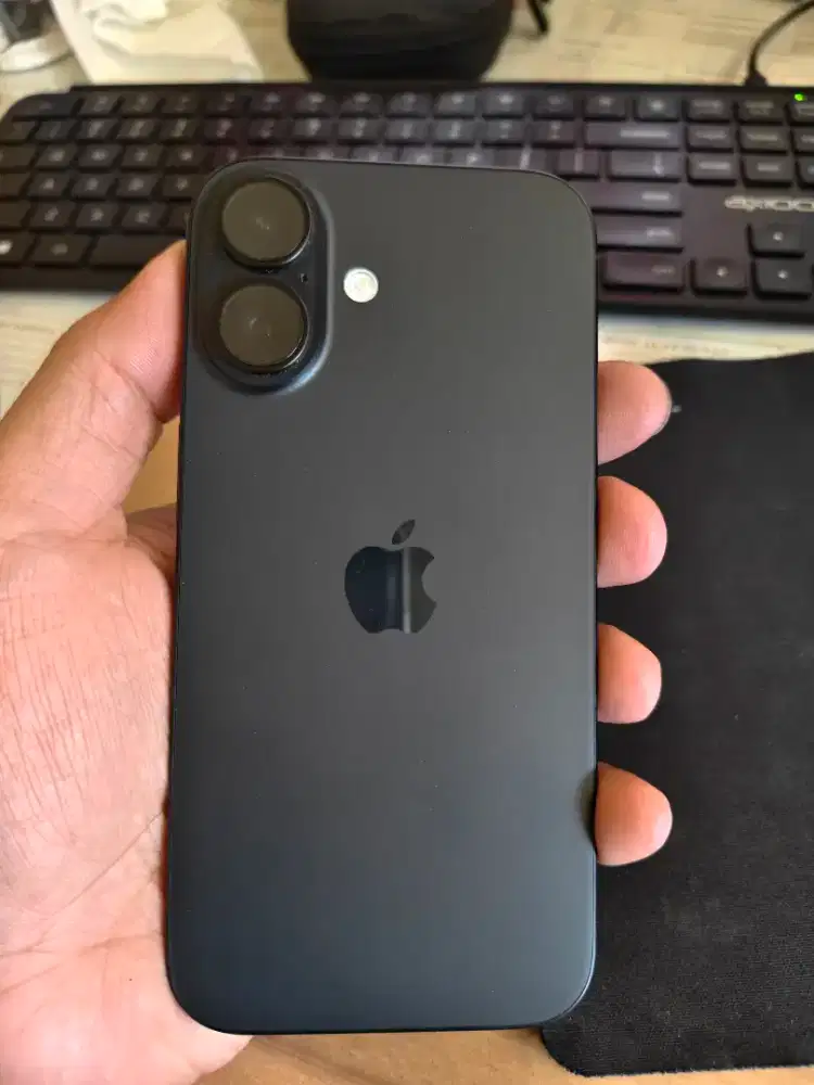 Iphone 16 Basic 128 Hitam Garansi Mei 2027