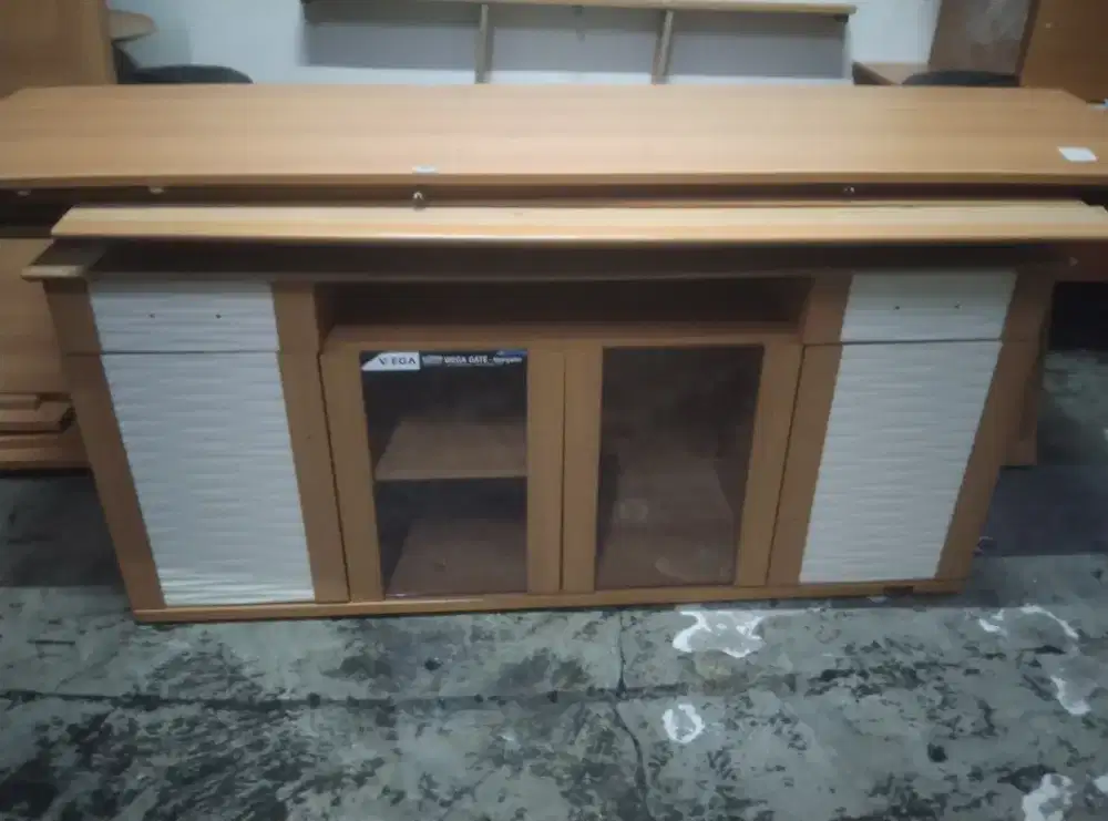 Meja tv mulus siap pakai ya