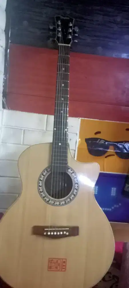 Gitar second mulus merk taylor