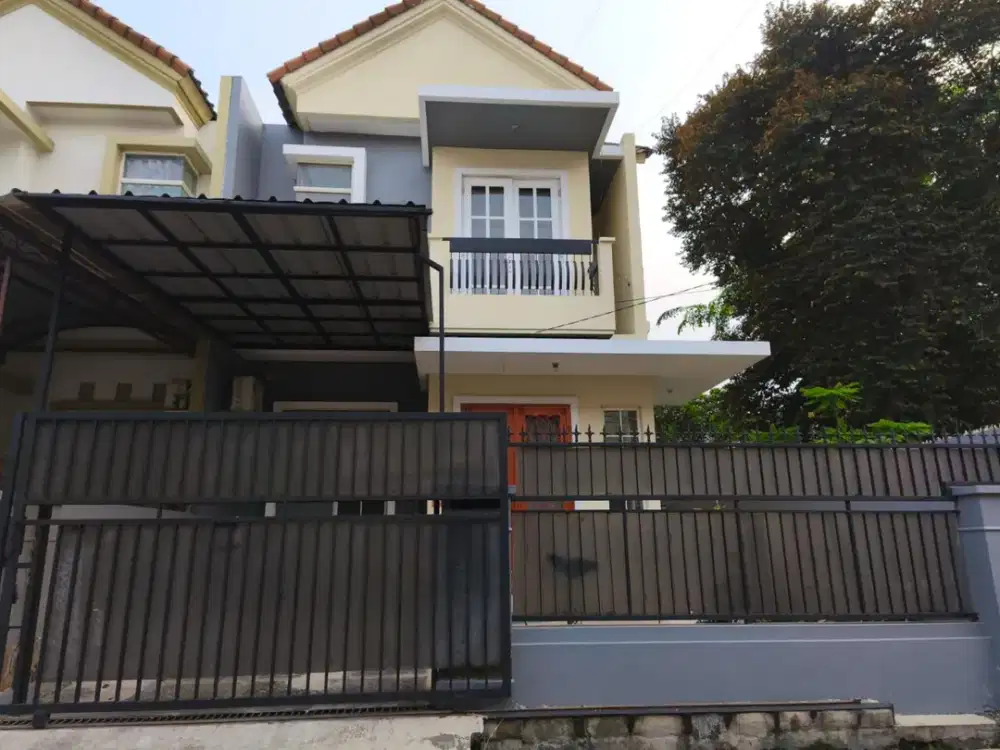 JARANG ADA ..rumah dijual di Taman Semanan Indah, sebelah taman