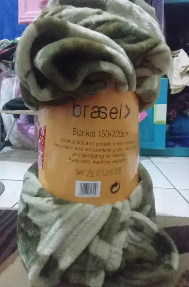 Selimut brusel halus