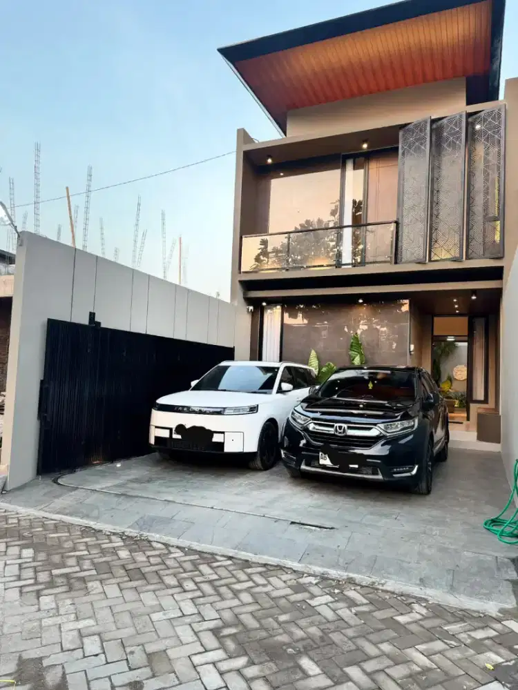 Rumah mewah plus furniture dan kolam renang Area jakal KM 9 Sleman