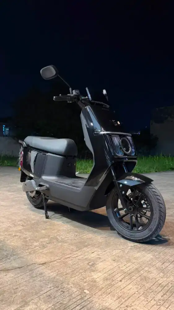 Polytron FOX 200 Electric Sepeda Motor