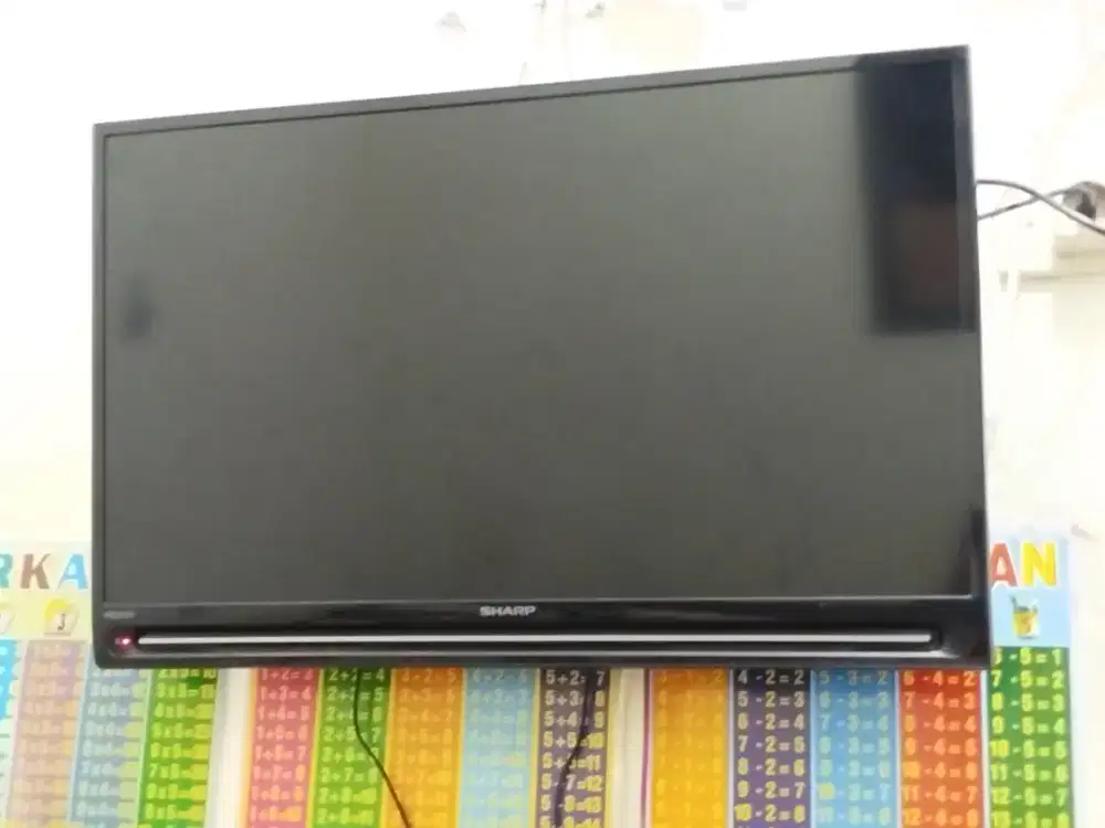 Jual aja tv led sharp 32 in  Rp 900.000