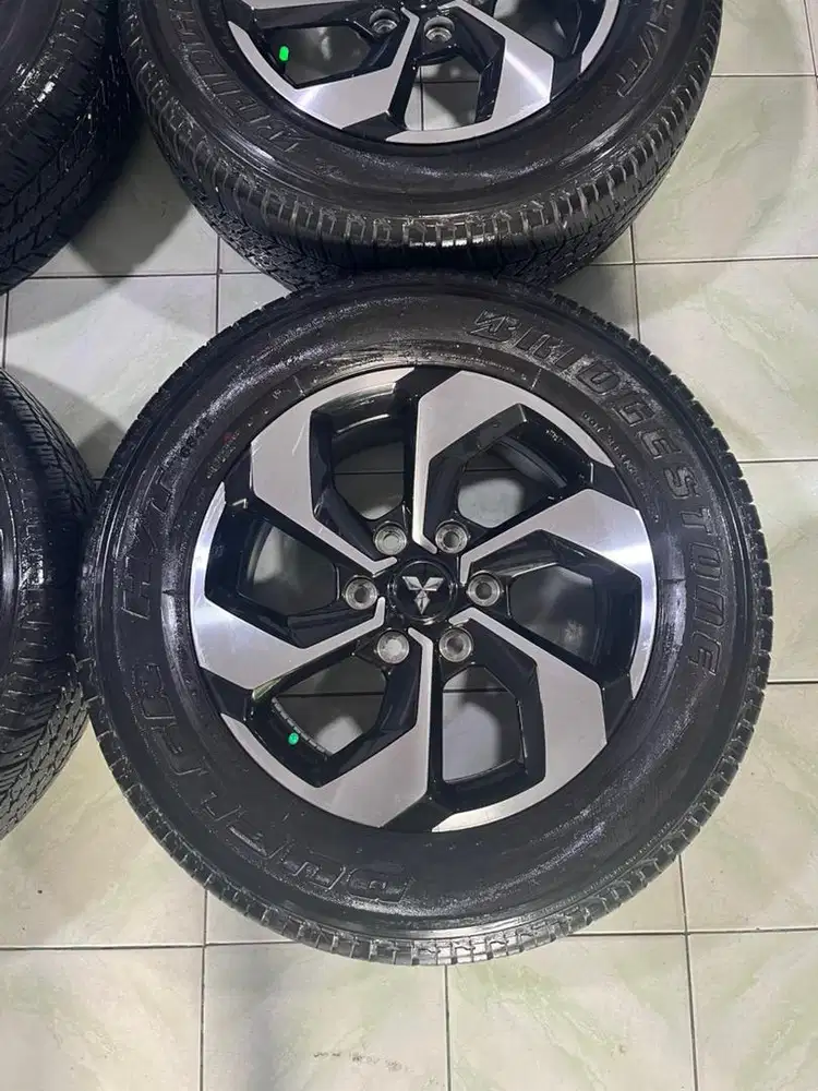 VELG OEM PAJERO 2025 BAN BRIDGESTONE 265/60/18