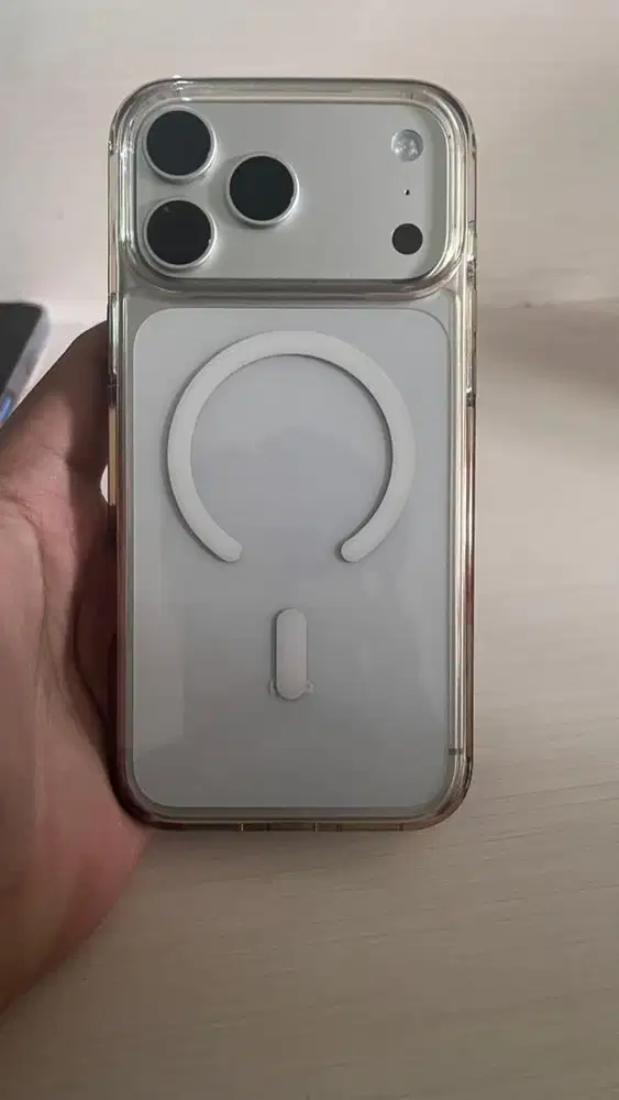 IPHONE 17 Pro Max Silver