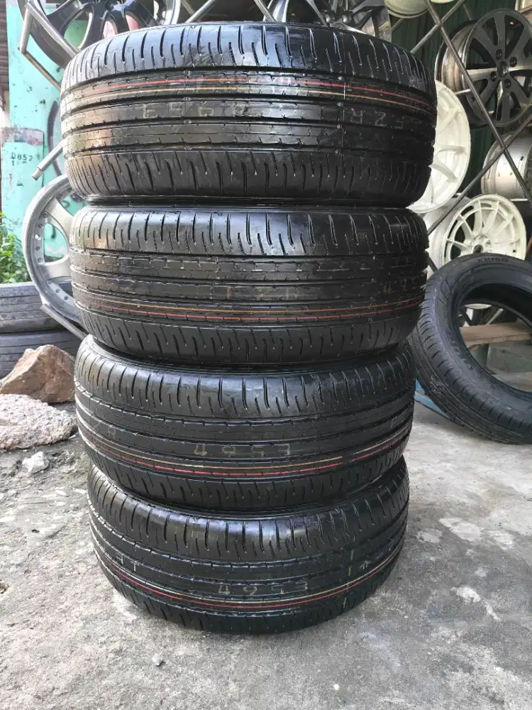 Jual ban baru mrek Dunlop sport maxx 050 ukuran 225 50 R18 nik 2025