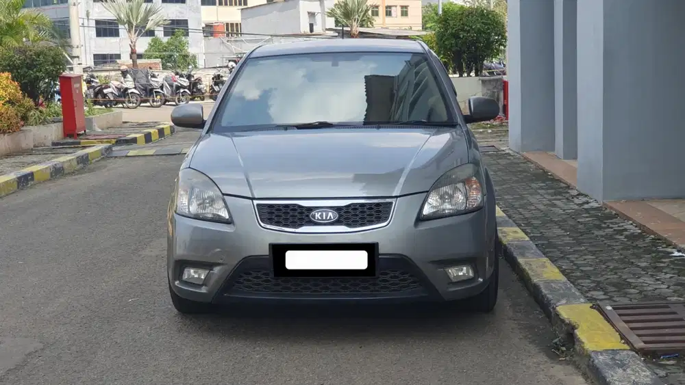 Kia rio se matic 2011 abu metalik