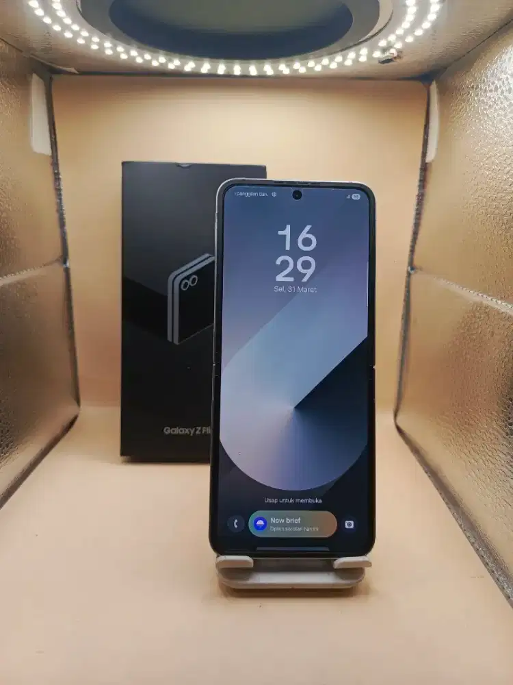 SAMSUNG Z FLIP 6 5G RAM 12/256GB ORIGINAL SEIN MULUS FULLSHET

TAMPILA