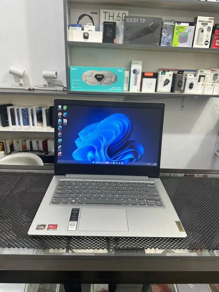 Laptop Lenovo Ryzen 3 3250U RAM 4GB SSD 256GB Lengkap Kotak