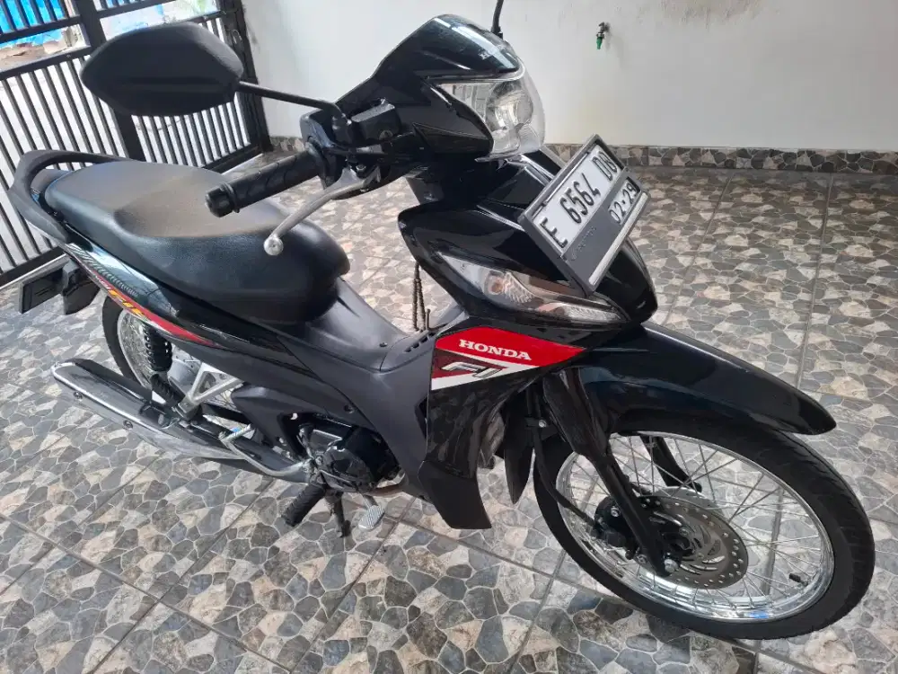 Pajak 2/2027 km12rb, honda revo fit 110 injection 2024 full Orisinil.