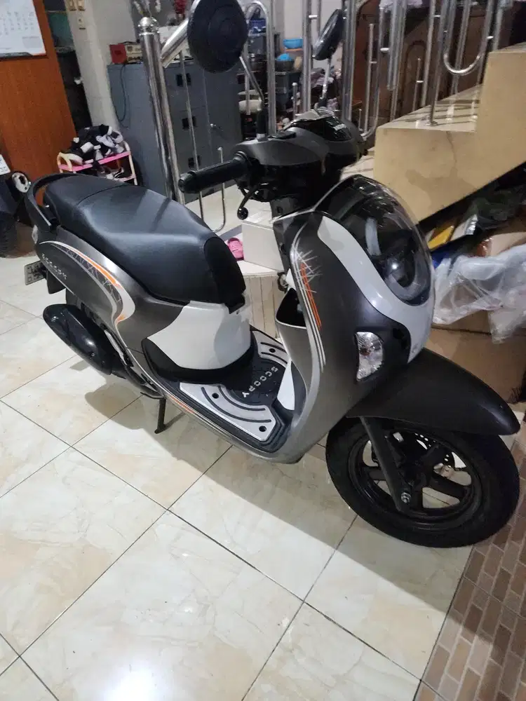 Scoopy all new model 2025 coklat putih low km gbm