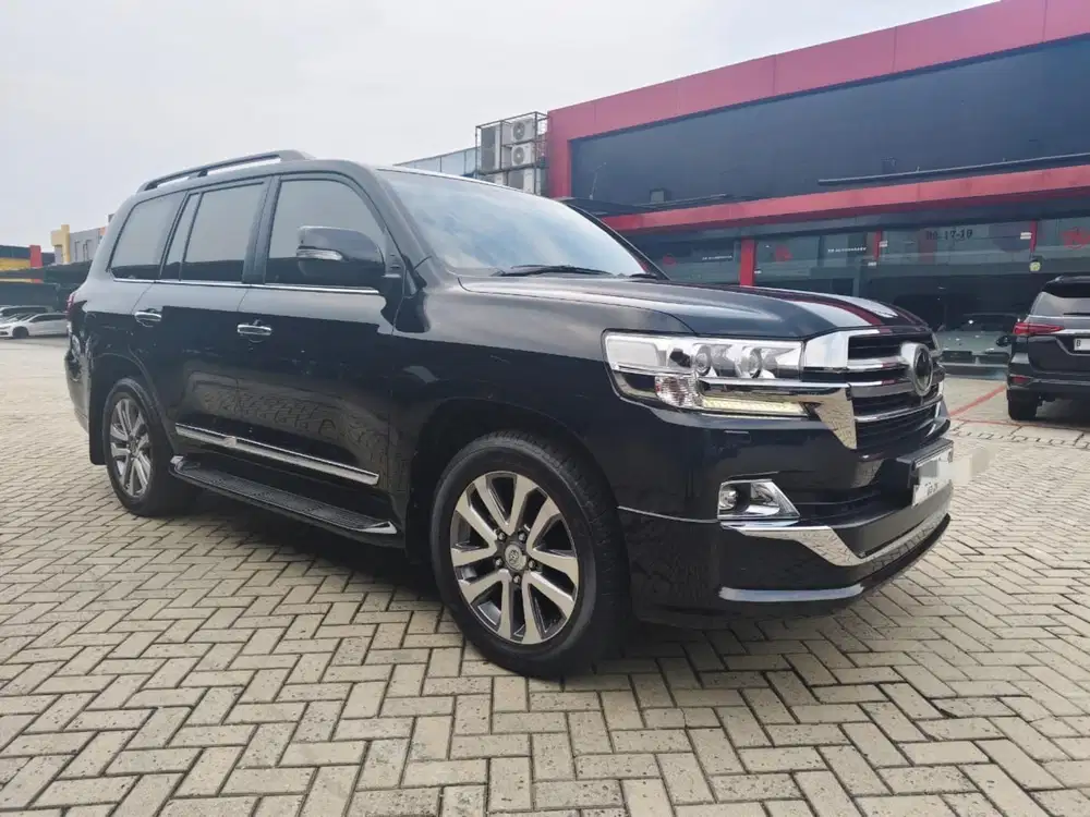 LAND CRUISER VXR200 ATPM AT 2020  LIMITED BLACK ON BLACK TOP CONDITION