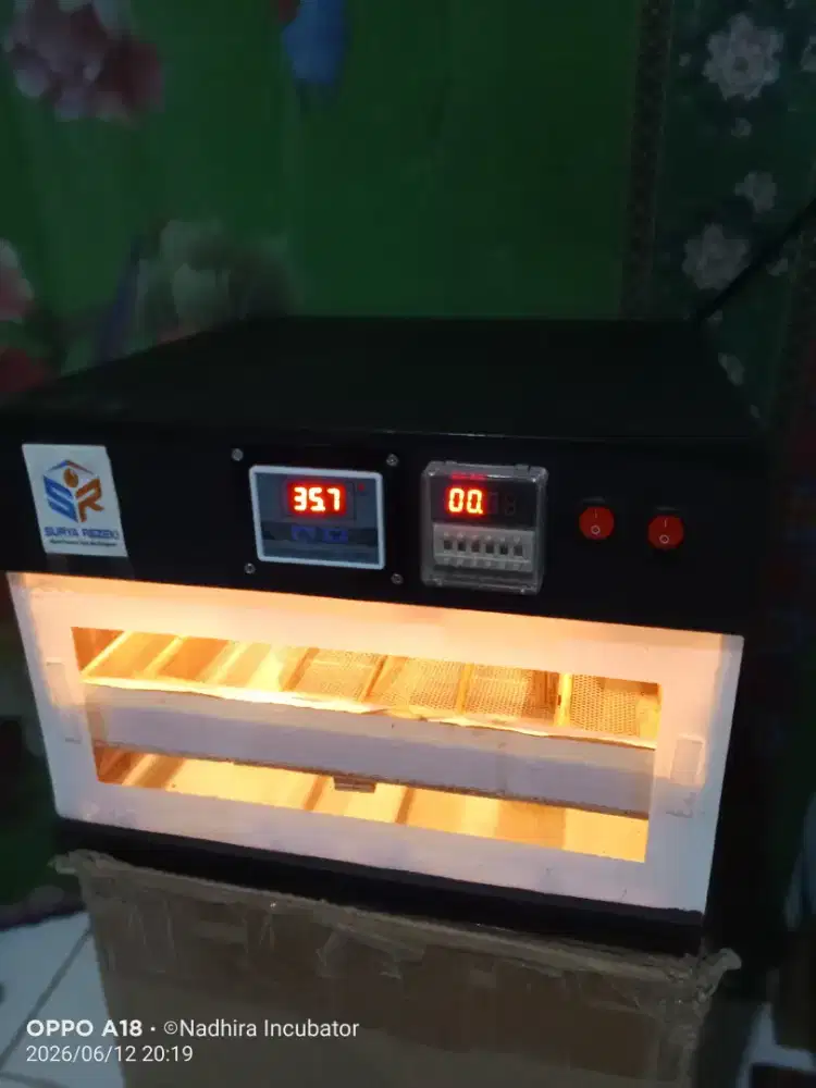 Mesin tetas telur otomatis