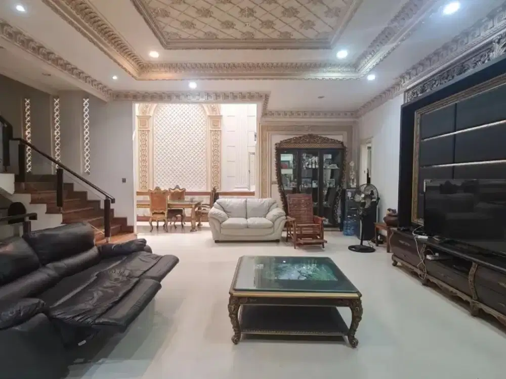 RUMAH MEWAH DI TAMAN PALEM LESTARI
