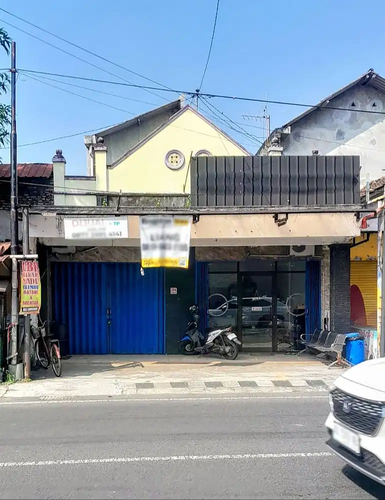 Rumah 2 Lantai Strategis di Tepi Jalan Godean Km 6