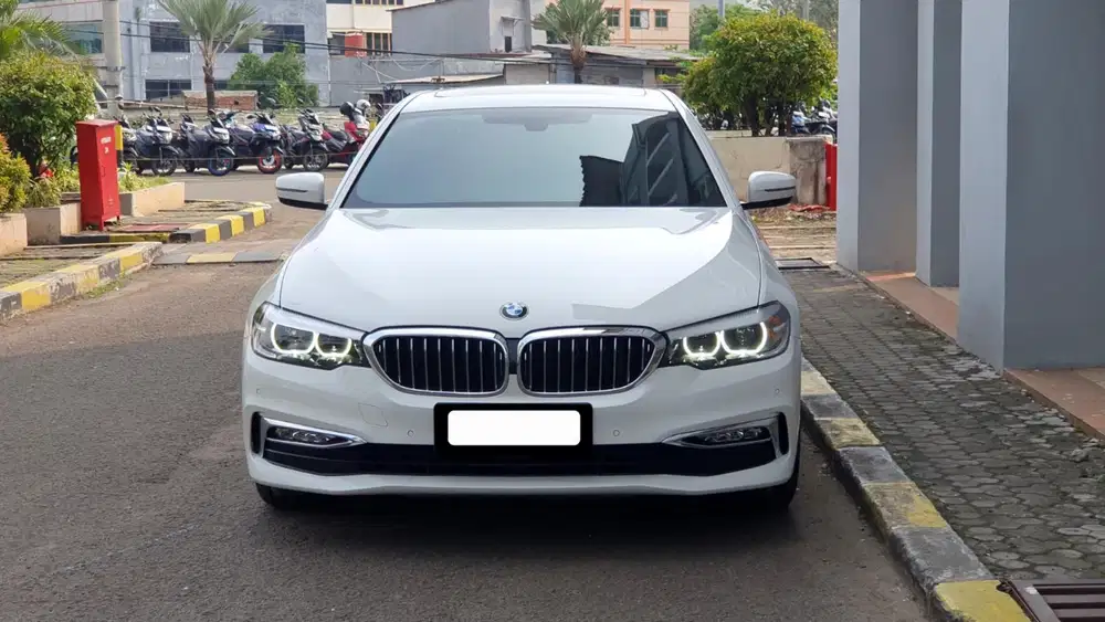 Km 28rb bmw 530i luxury 2018 pakai 2019 putih