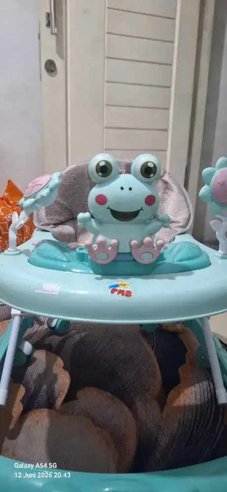 Babby Walker anak belajar jalan